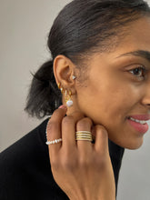 Load image into Gallery viewer, Solitaire Keshi Pearl Hoops