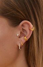 Load image into Gallery viewer, Triangle Flower Earstuds